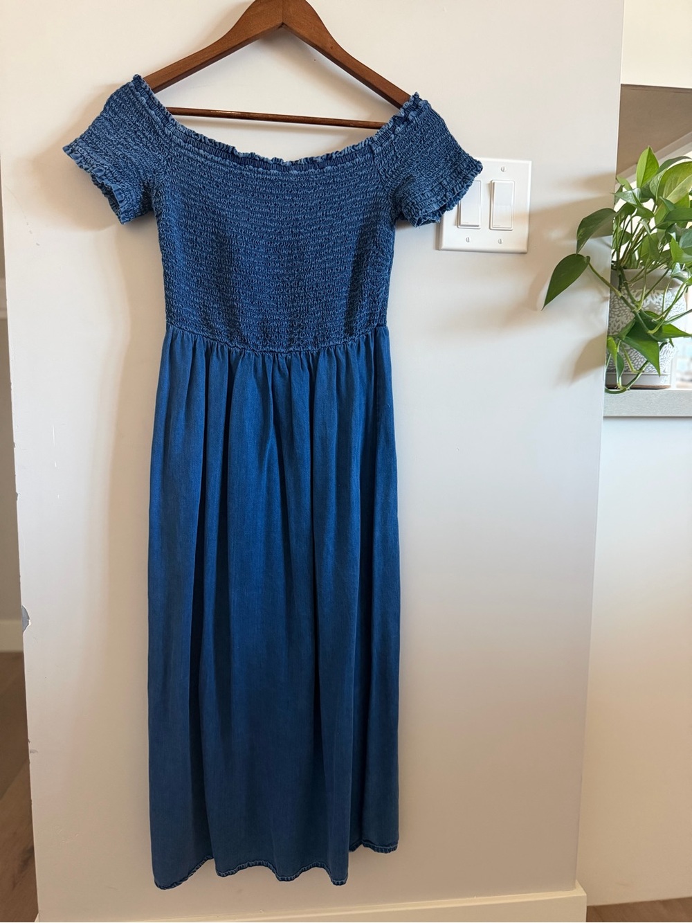 Old Navy Denim Blue Smocked Off-Shoulder midi dress